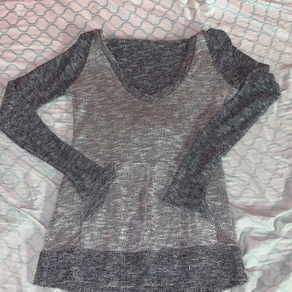 Aeropostale Tops - Navy and white knit sweater top